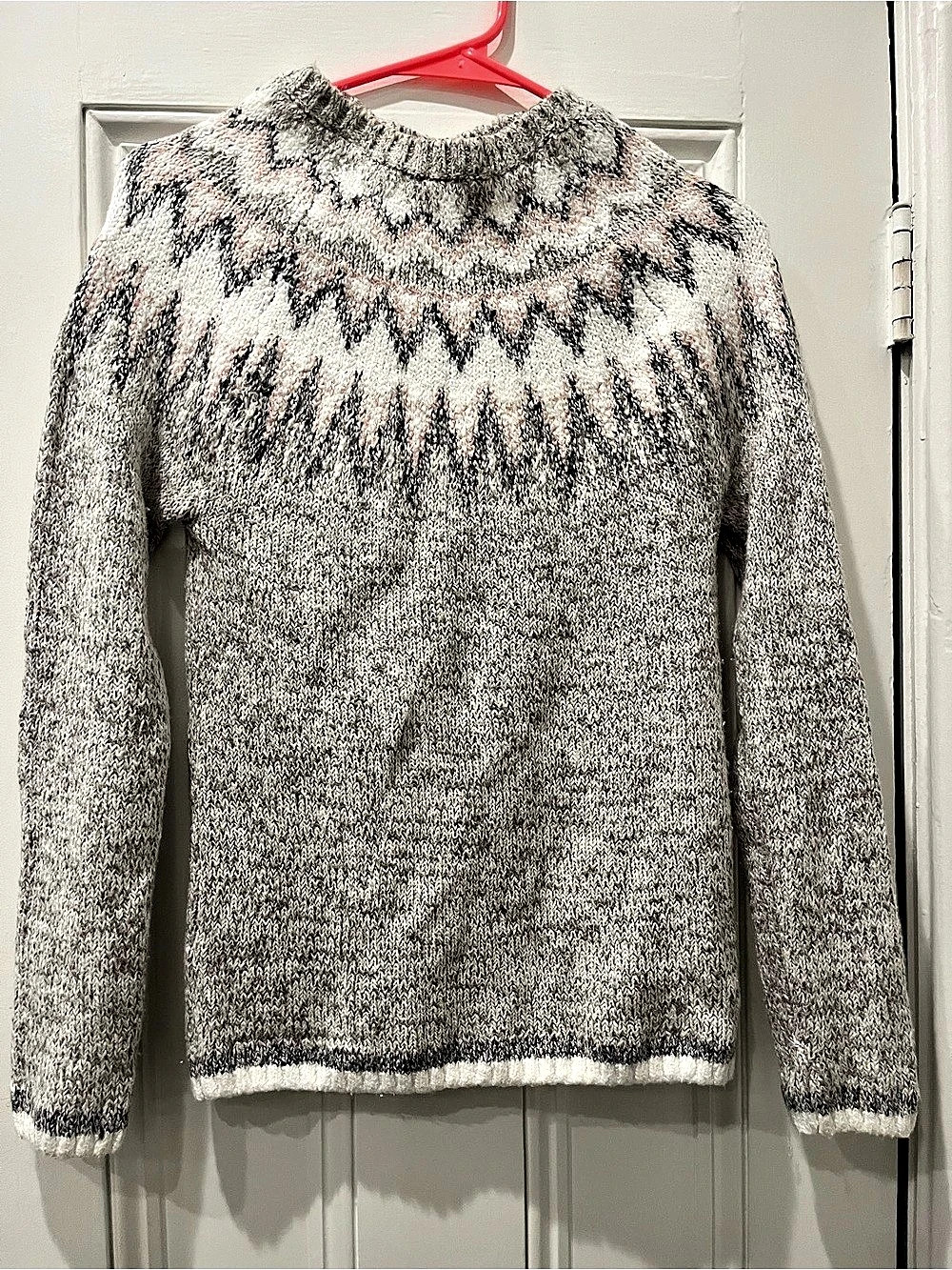 Wind River Geometric Fair Isle Sweater in Gray & Pink Size XS